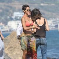 Halle Berry spends her 45th birthday on Malibu Beach photos | Picture 59755